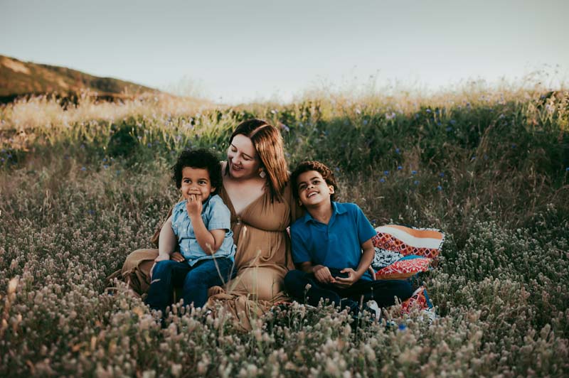 mom and two kids posing for photos in a field of wildflowers in Oregon