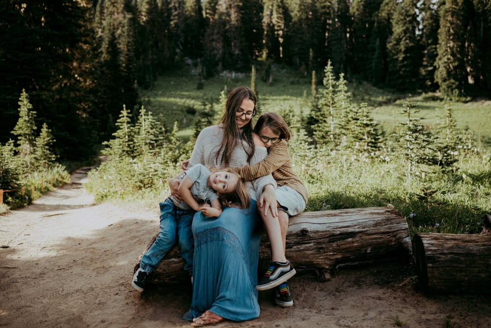 mother and children posing during Mt Rainier family photos