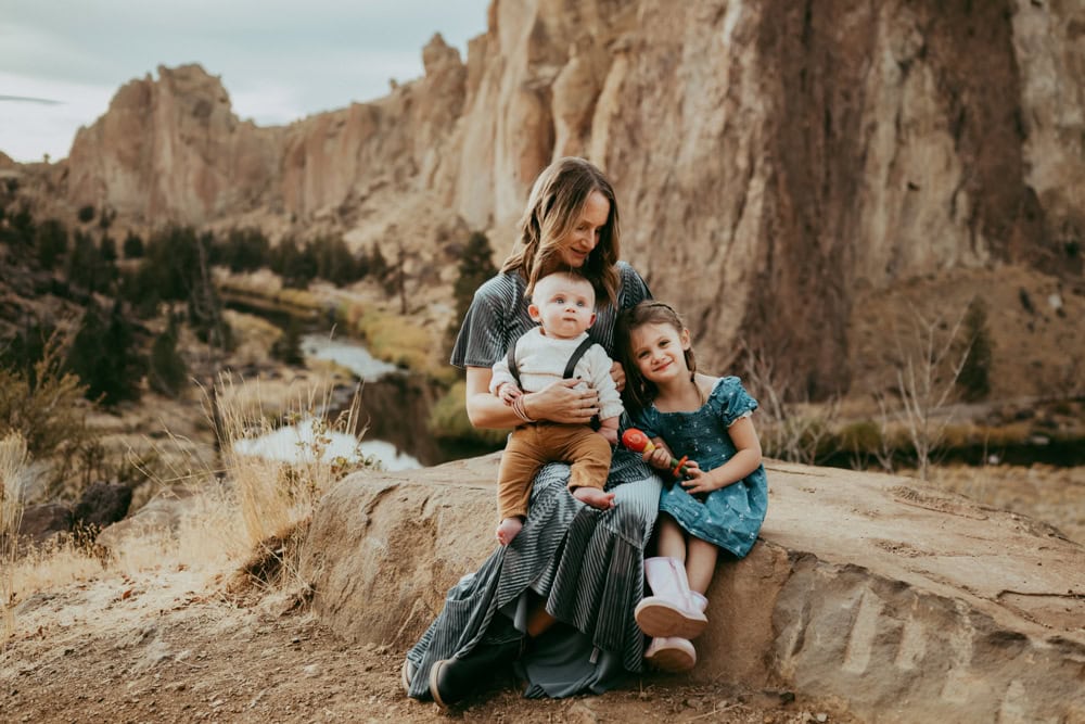 mom and kids at Smith Rock state park posing for photos